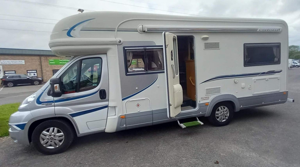 AUTO-TRAIL CHEROKEE