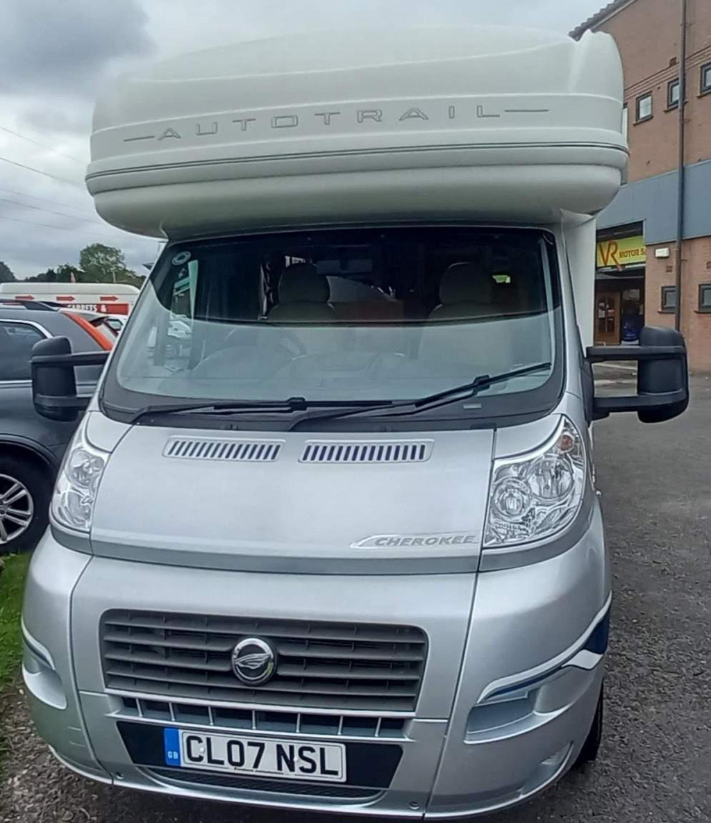 AUTO-TRAIL CHEROKEE