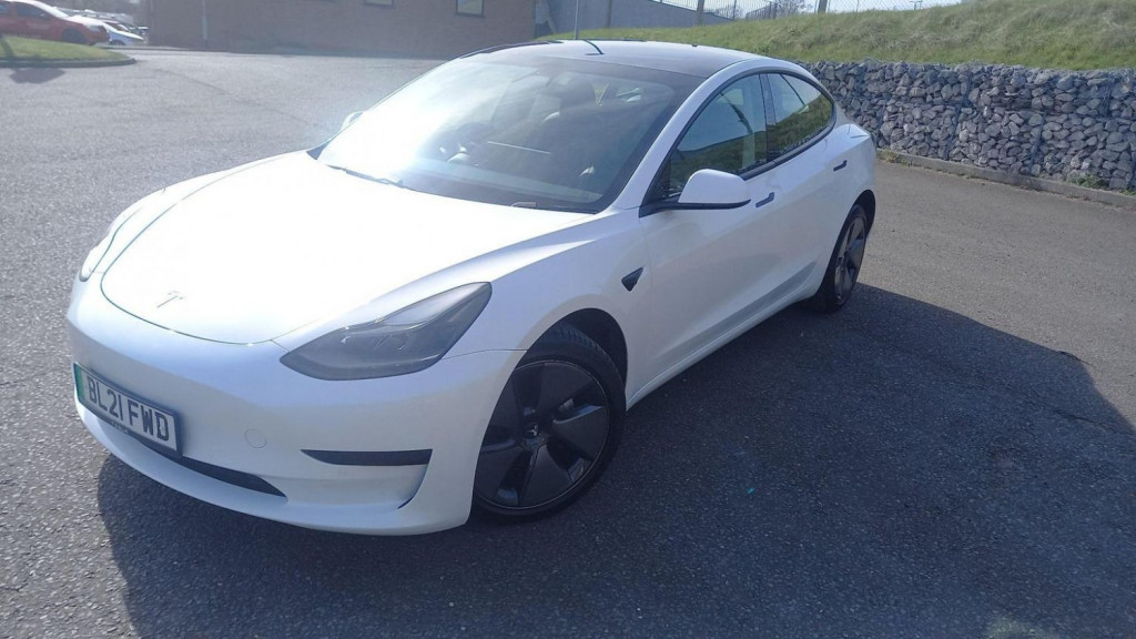 TESLA MODEL 3