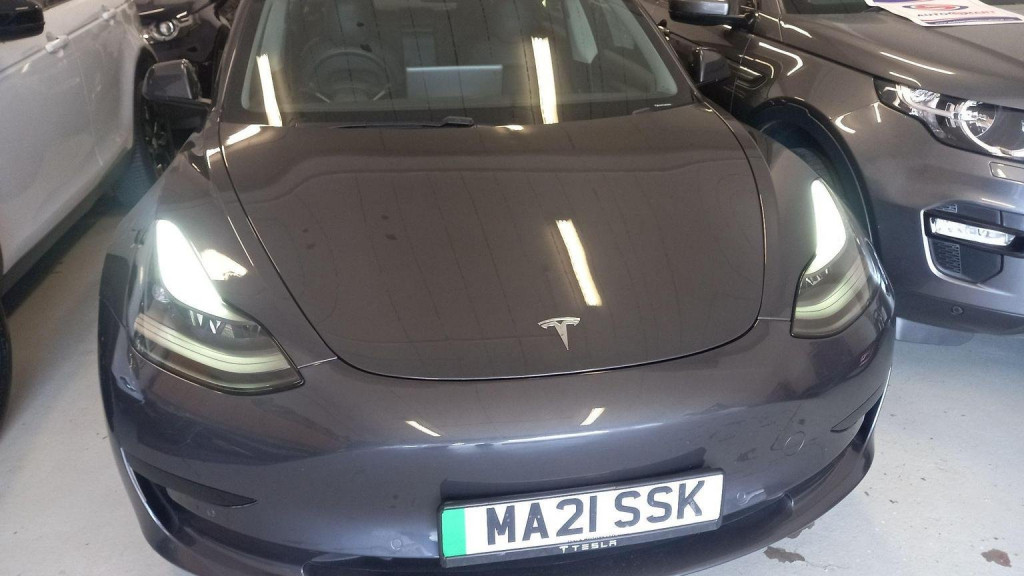 TESLA MODEL 3