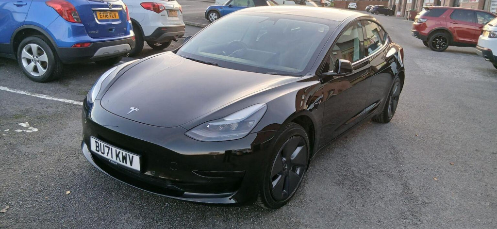 TESLA MODEL 3