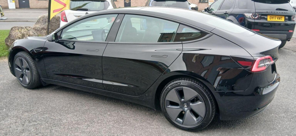 TESLA MODEL 3