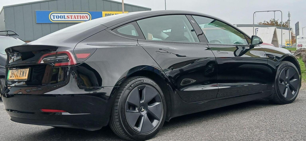 TESLA MODEL 3
