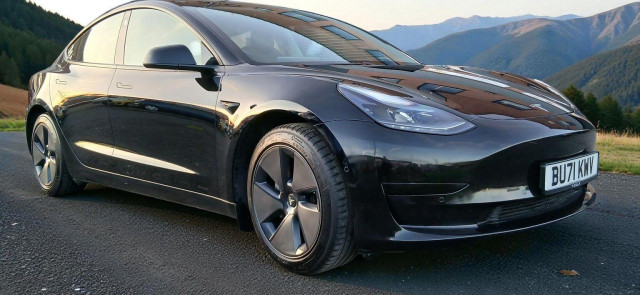 TESLA MODEL 3