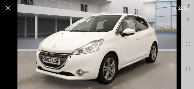 PEUGEOT 208