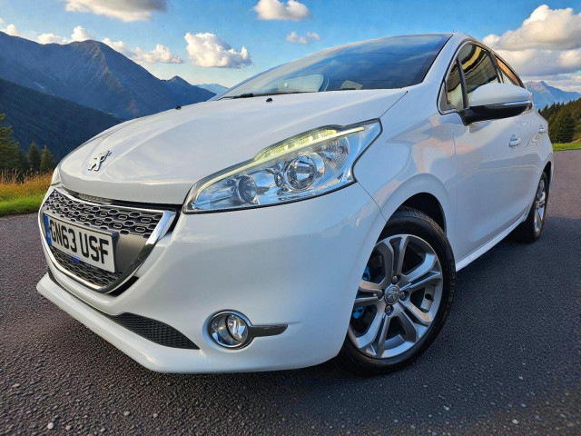 PEUGEOT 208