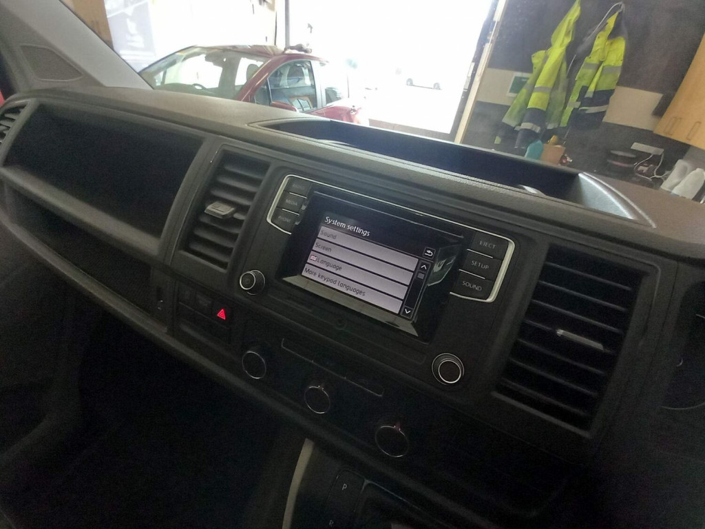 VOLKSWAGEN TRANSPORTER