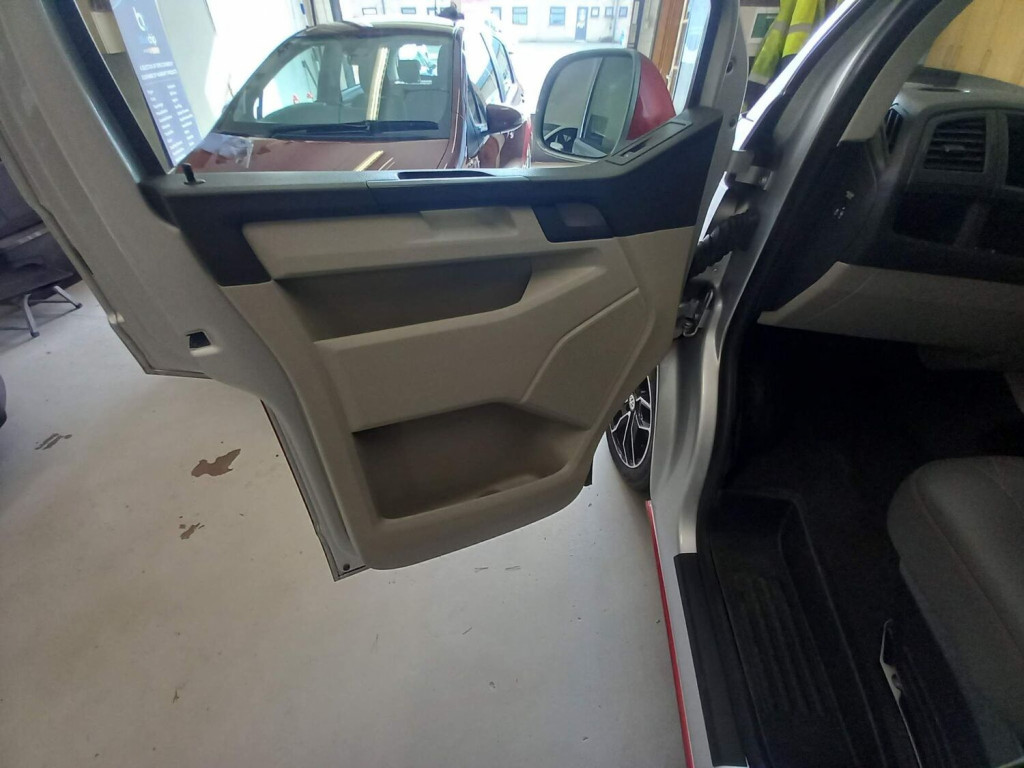 VOLKSWAGEN TRANSPORTER