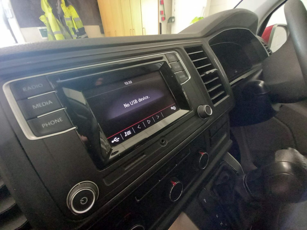 VOLKSWAGEN TRANSPORTER