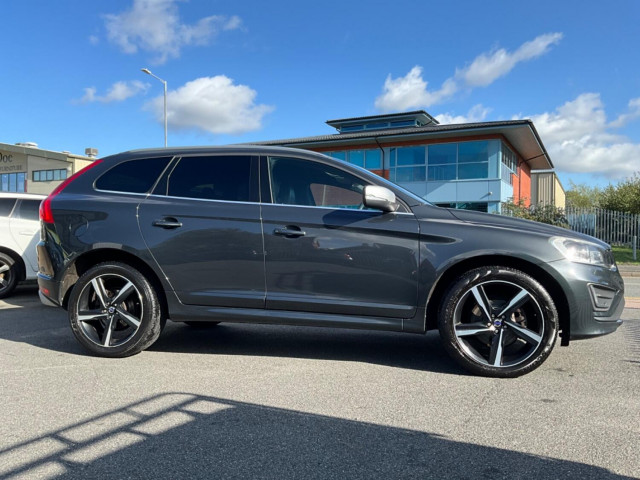 VOLVO XC60 2.4 D5 R-Design Lux Nav