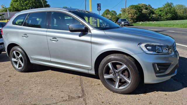 VOLVO XC60 2.0 D4 R-Design Lux Nav 