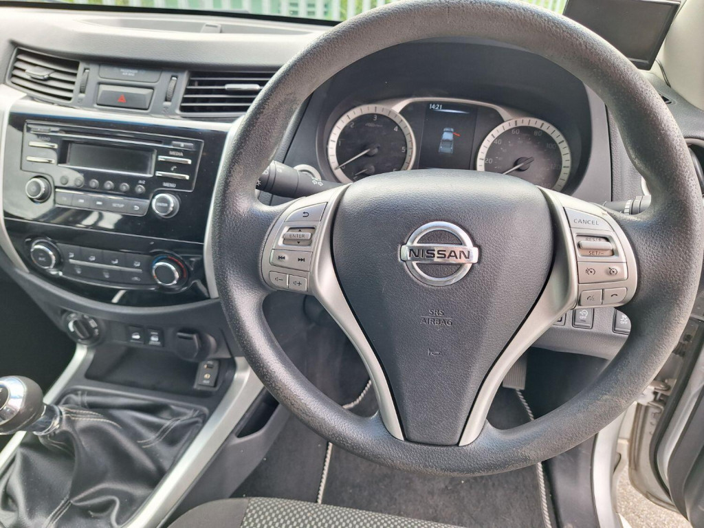 NISSAN NAVARA