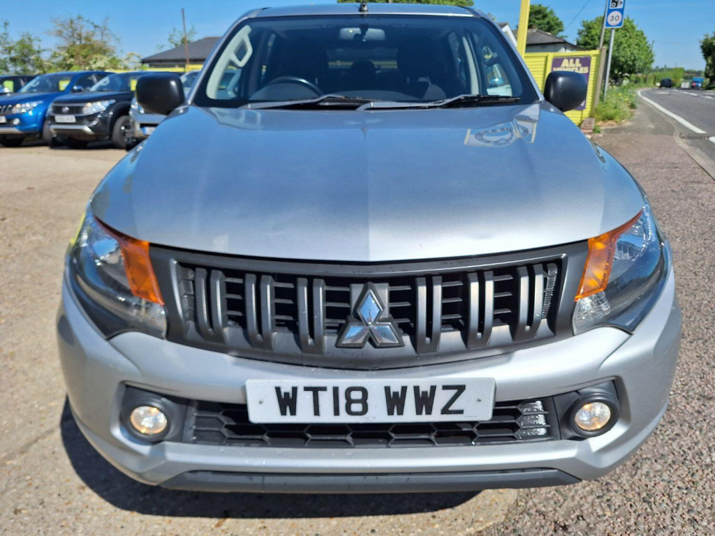 MITSUBISHI L200