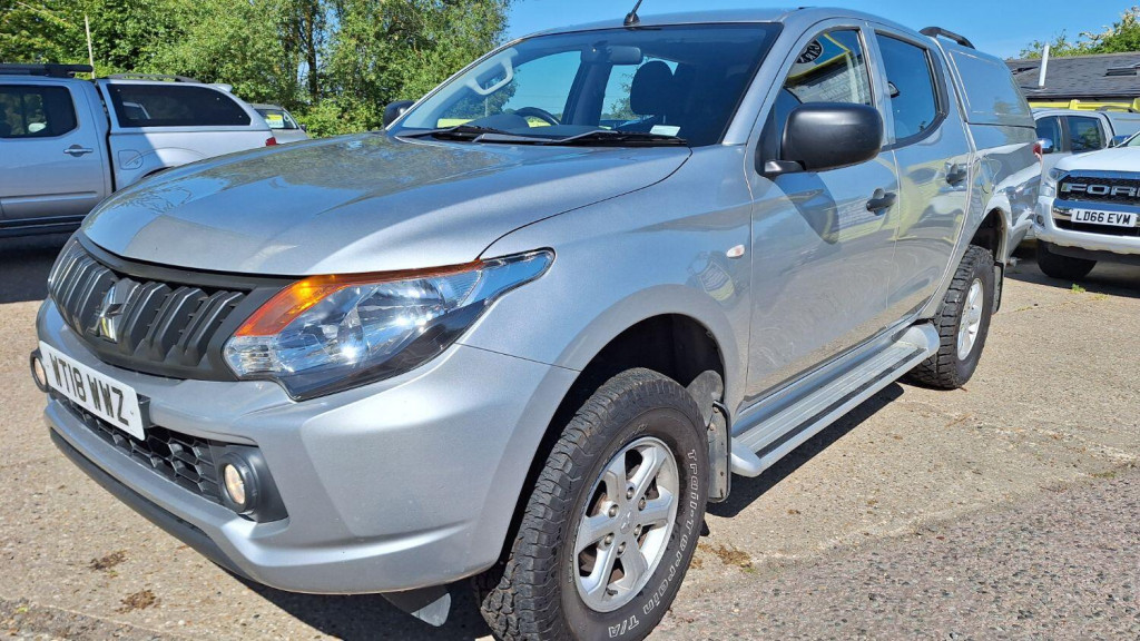 MITSUBISHI L200