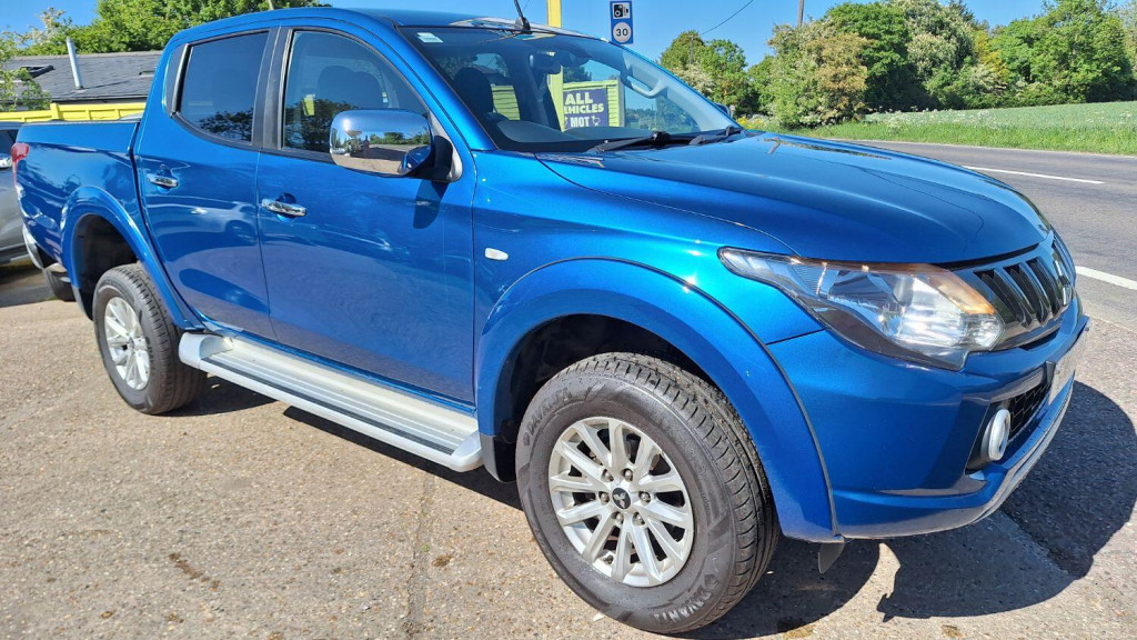 MITSUBISHI L200