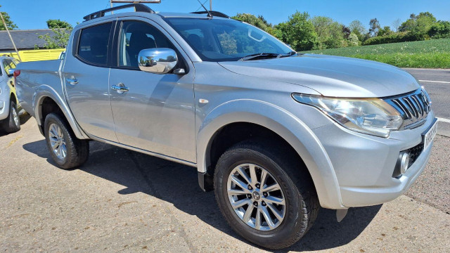 MITSUBISHI L200 2.4 DI-D DC Titan