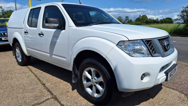 NISSAN NAVARA 2.5 dCi Visia