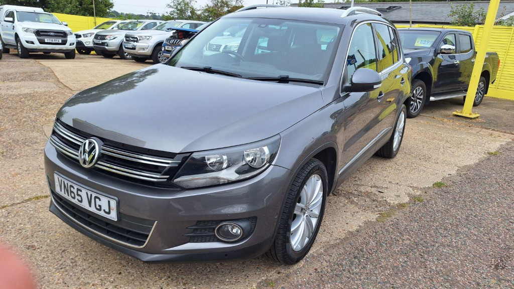 VOLKSWAGEN TIGUAN