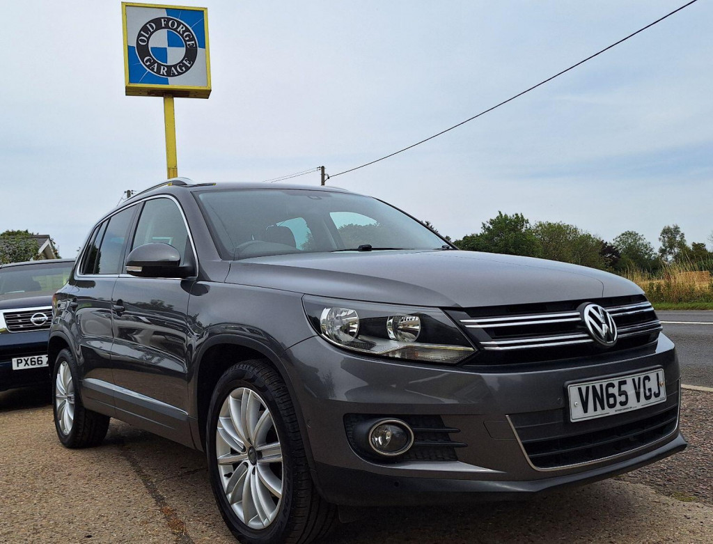 VOLKSWAGEN TIGUAN