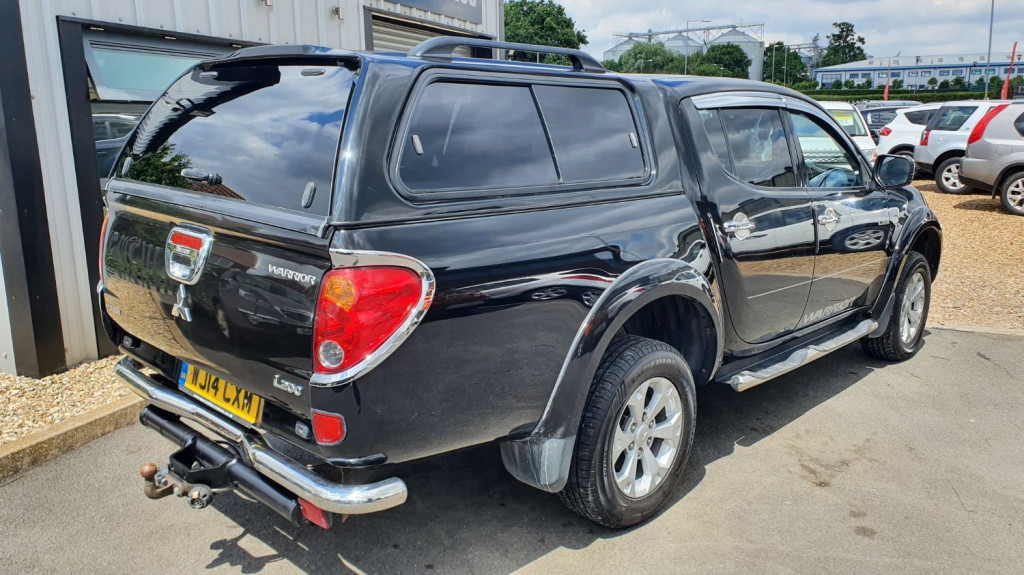 MITSUBISHI L200