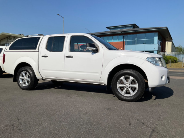 NISSAN NAVARA DCI VISIA 4X4 SHR DCB