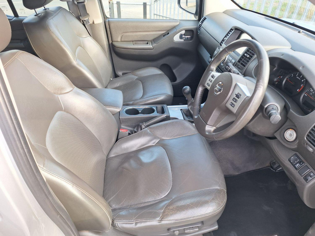 NISSAN NAVARA