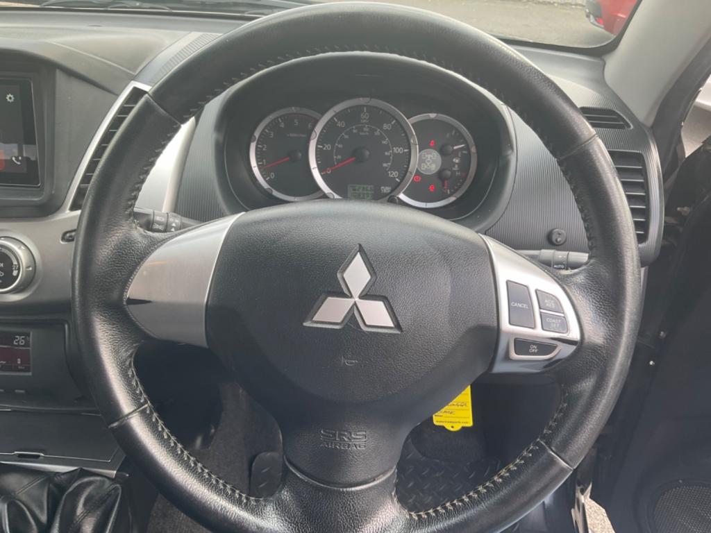 MITSUBISHI L200