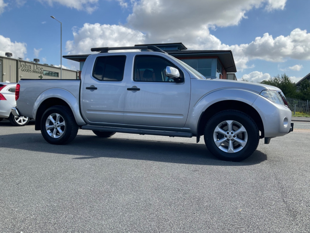 NISSAN NAVARA