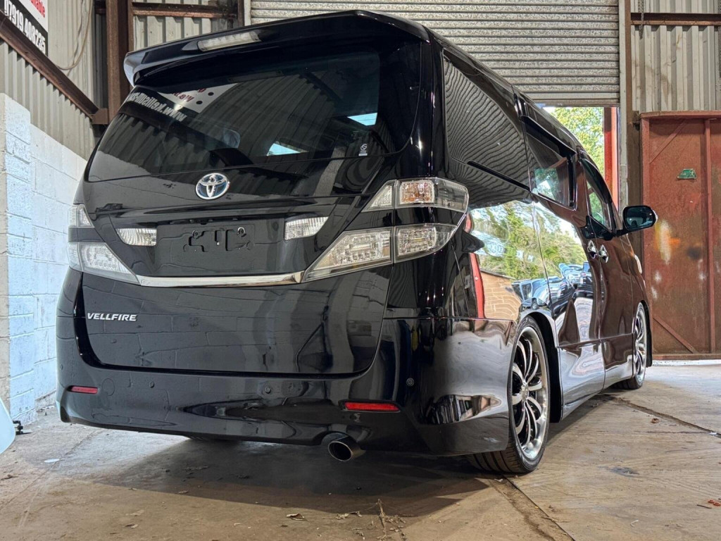 TOYOTA VELLFIRE