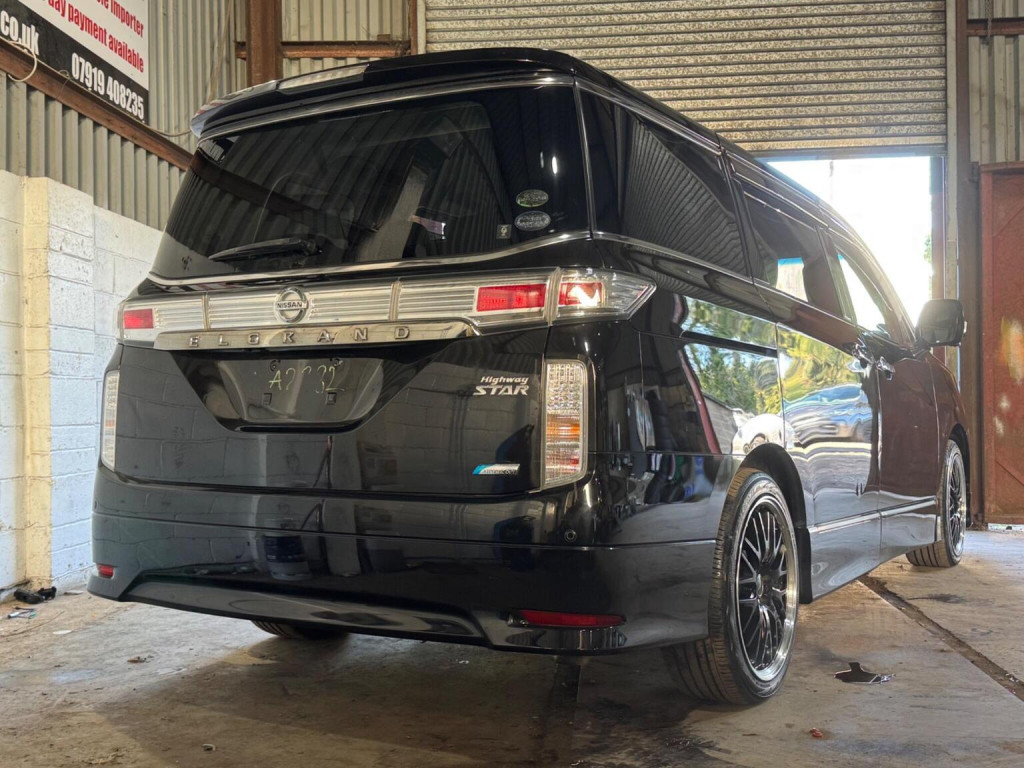 NISSAN ELGRAND