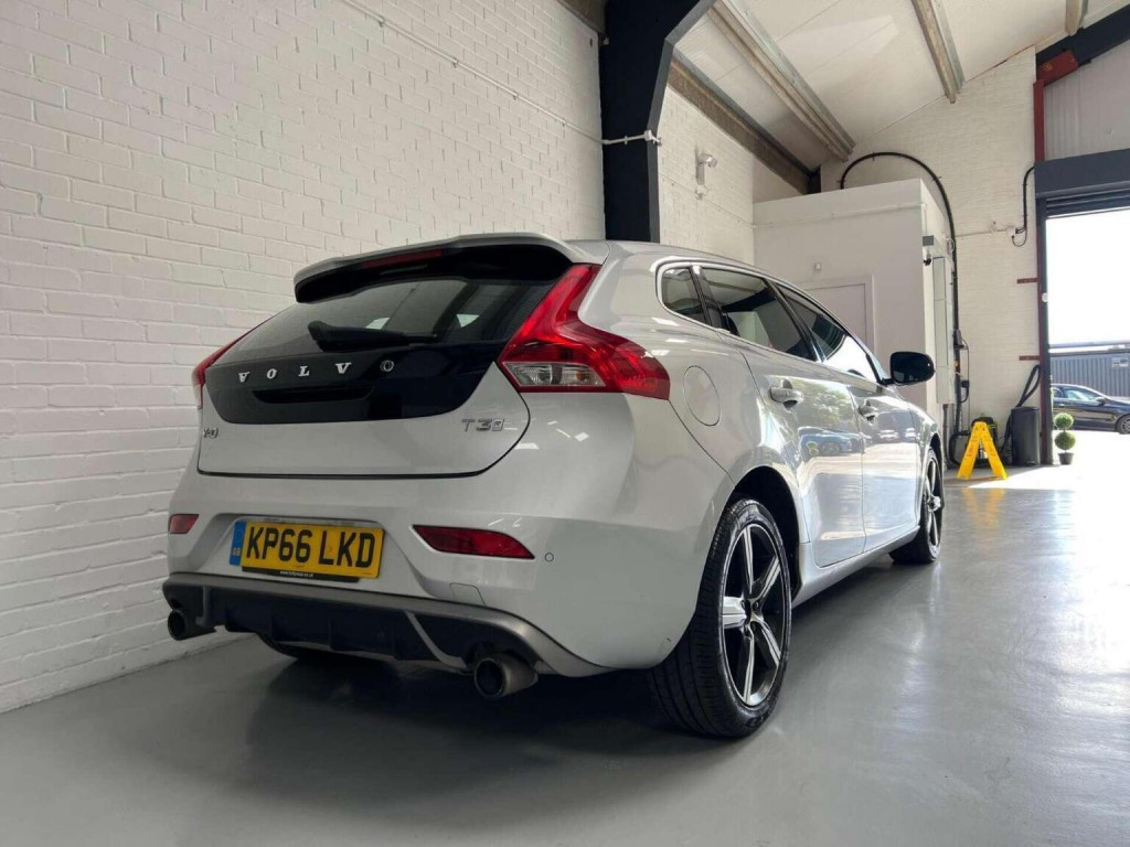 VOLVO V40