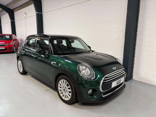 MINI HATCH 1.5 Cooper Auto Euro 6 (s/s) 5dr (2015/65)