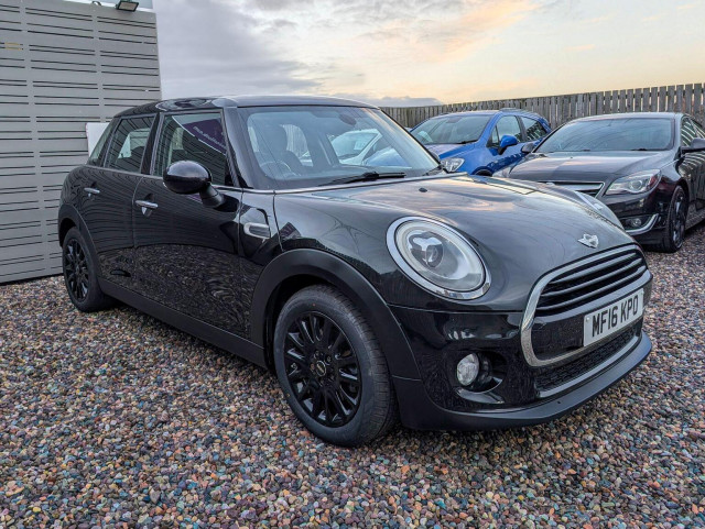 MINI HATCH