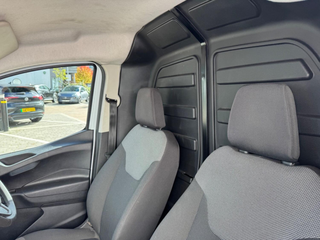 FORD TRANSIT COURIER