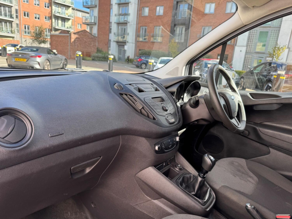 FORD TRANSIT COURIER