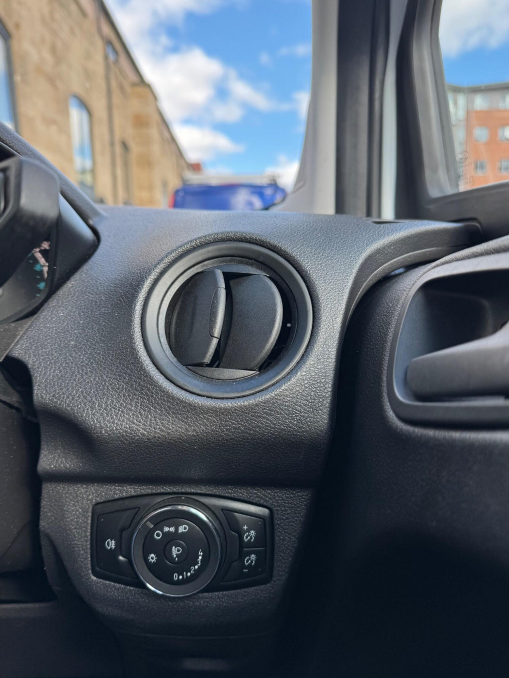 FORD TRANSIT COURIER