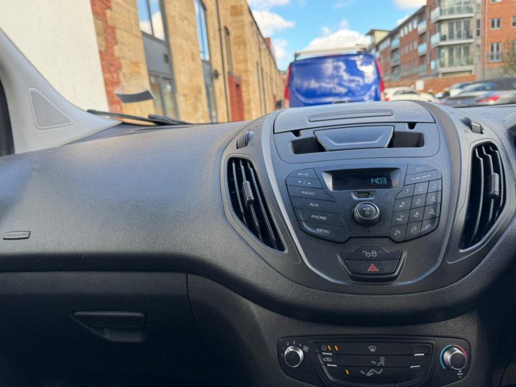 FORD TRANSIT COURIER