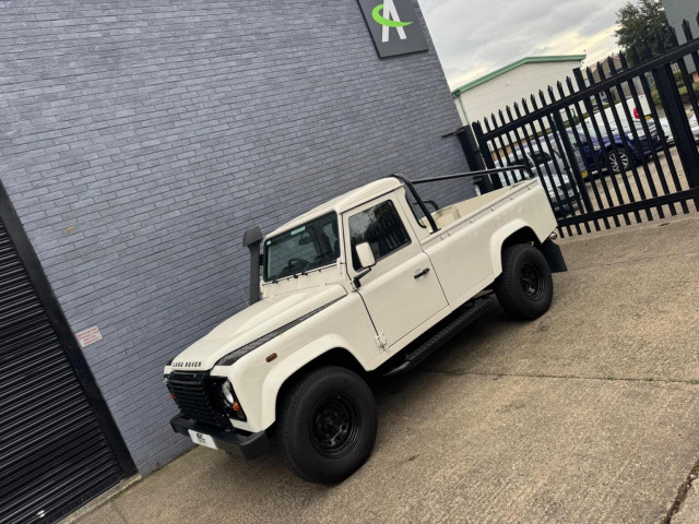 LAND ROVER DEFENDER 110 2.4 TDCi 4WD MWB Euro 4 2dr
