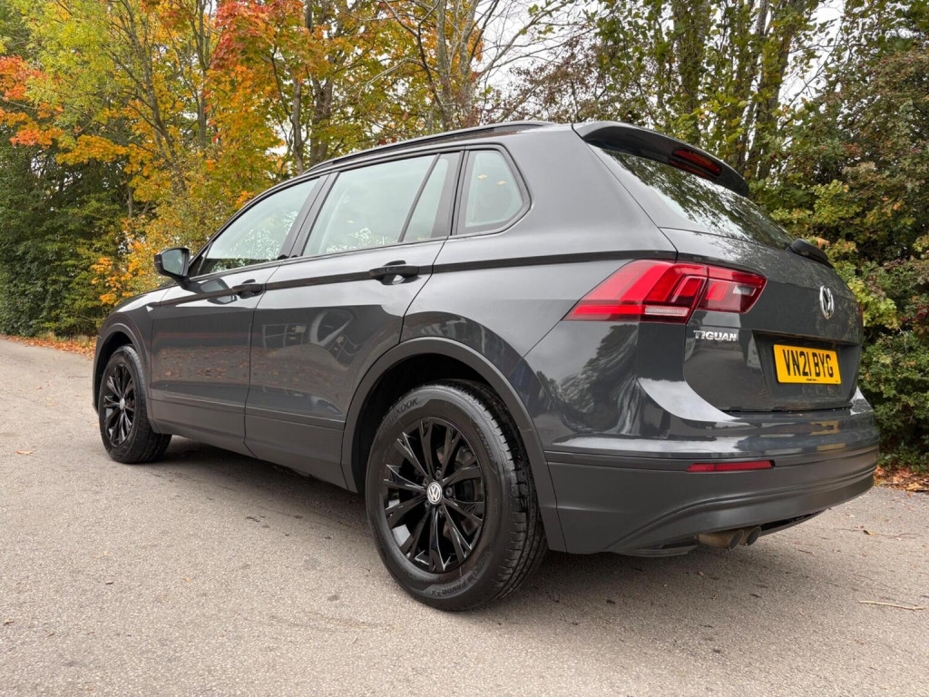 VOLKSWAGEN TIGUAN