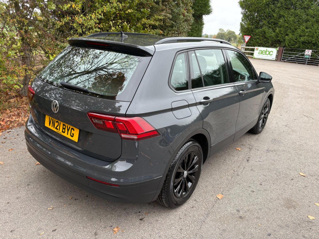 VOLKSWAGEN TIGUAN