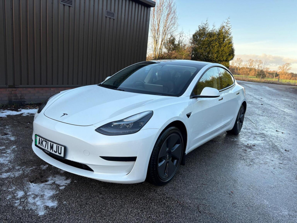 TESLA MODEL 3