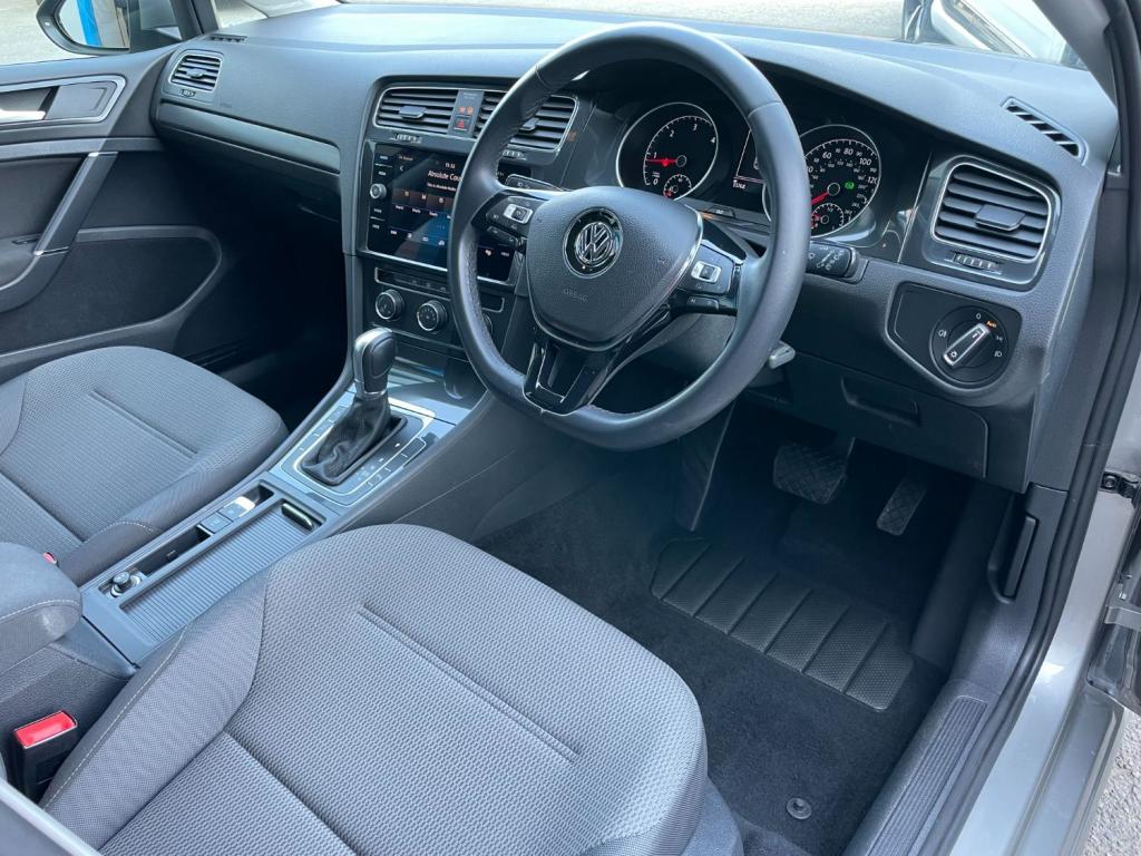VOLKSWAGEN GOLF