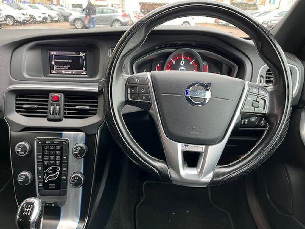VOLVO V40