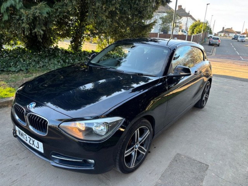 View BMW 1 SERIES 2.0 116d Sport 3 door