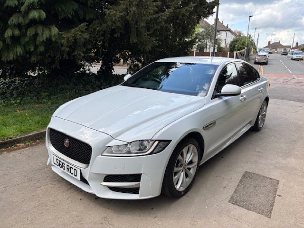 View JAGUAR XF 2.0 d R-Sport