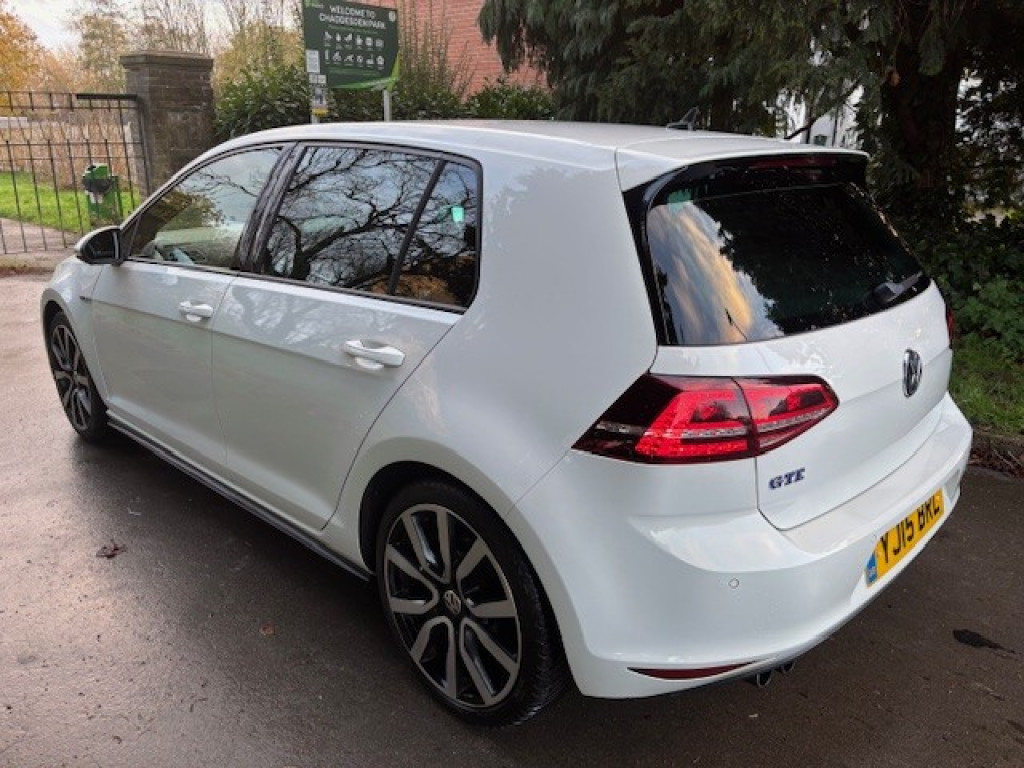 View VOLKSWAGEN GOLF 1.4 TSI GTE