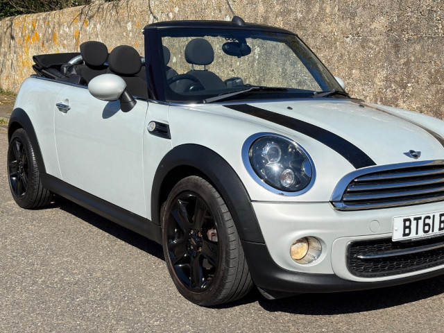 MINI CONVERTIBLE 1.6 Cooper D Soho Convertible