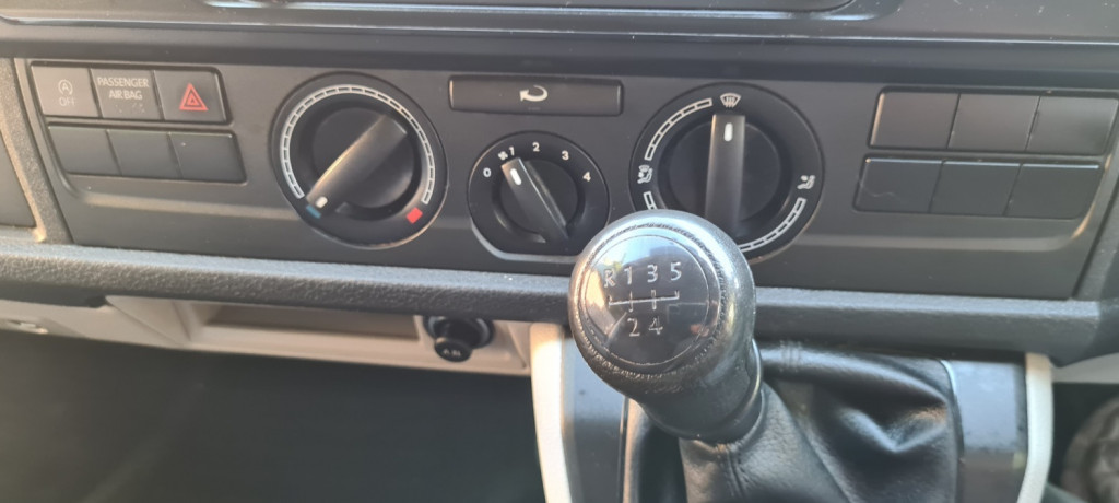 VOLKSWAGEN TRANSPORTER