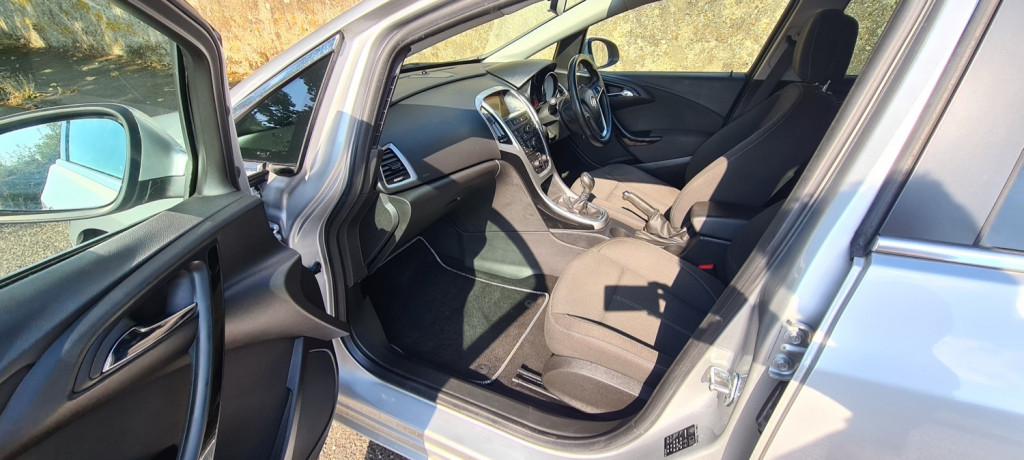 VAUXHALL ASTRA