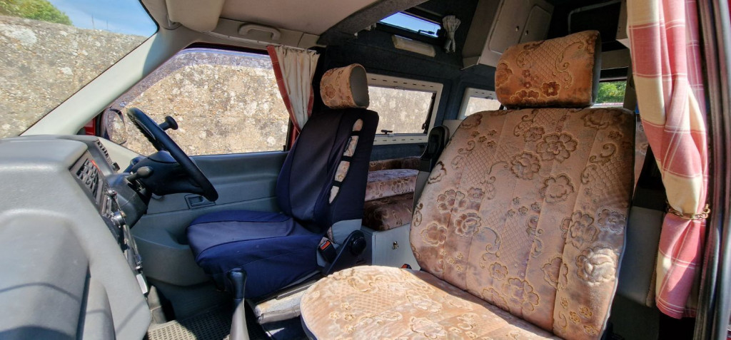 VOLKSWAGEN TRANSPORTER